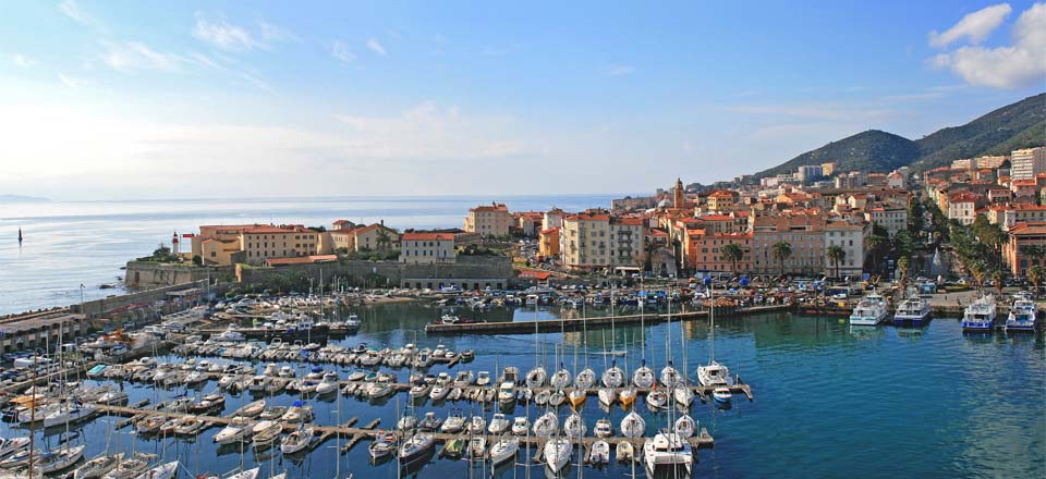 Pourquoi choisir Ajaccio comme point de départ ?