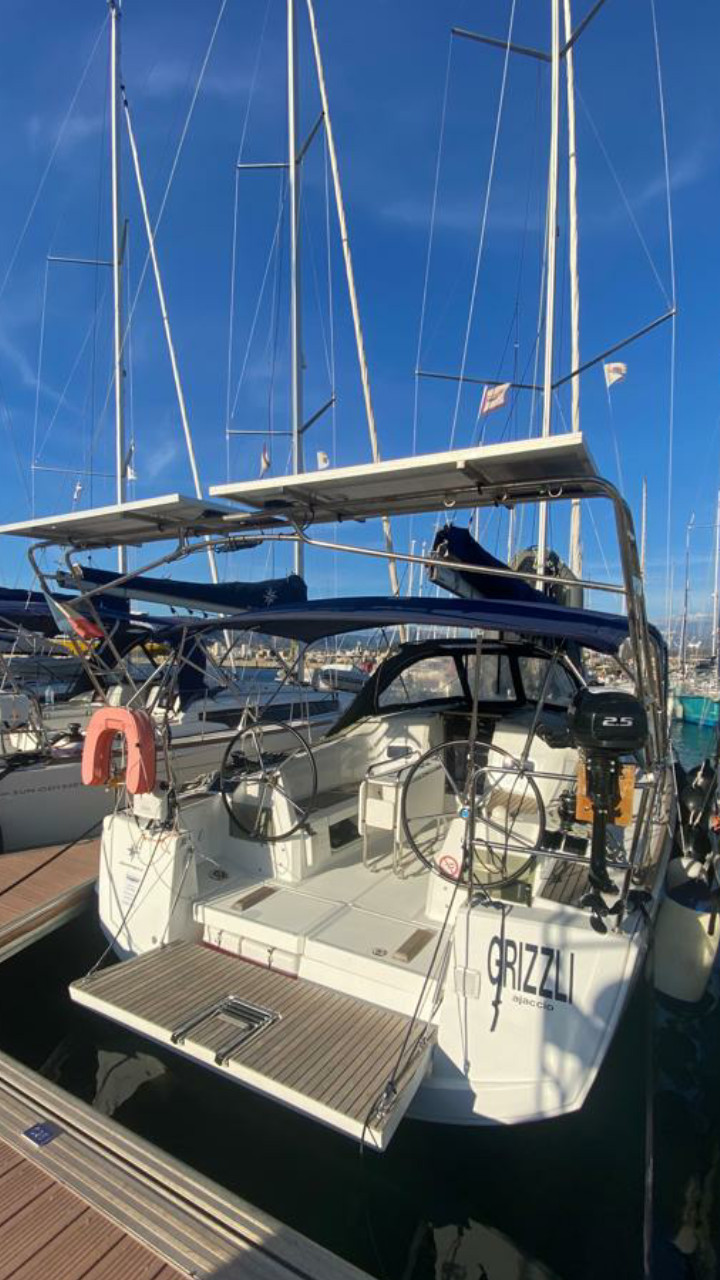 GRIZZLI - SUN ODYSSEY 349 - 2018 - 3 cabines + 1 sdb GRIZZLI - SUN ODYSSEY 349 - 2018 - 3 cabines + 1 sdb