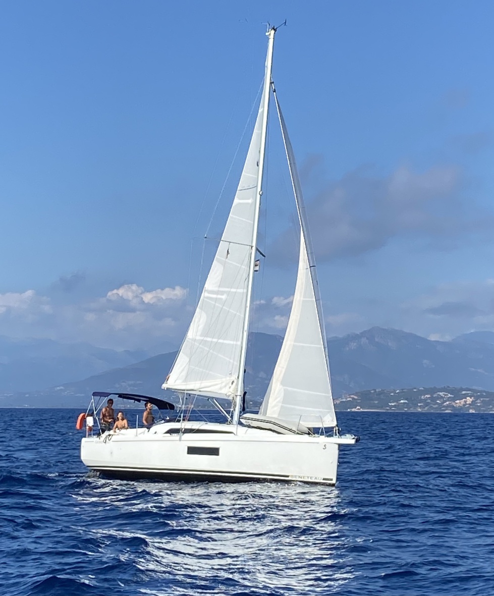 ARTHUS - OCEANIS 30.1 - année 2021 - 2 cabines + 1 sdb ARTHUS - OCEANIS 30.1 - année 2021 - 2 cabines + 1 sdb