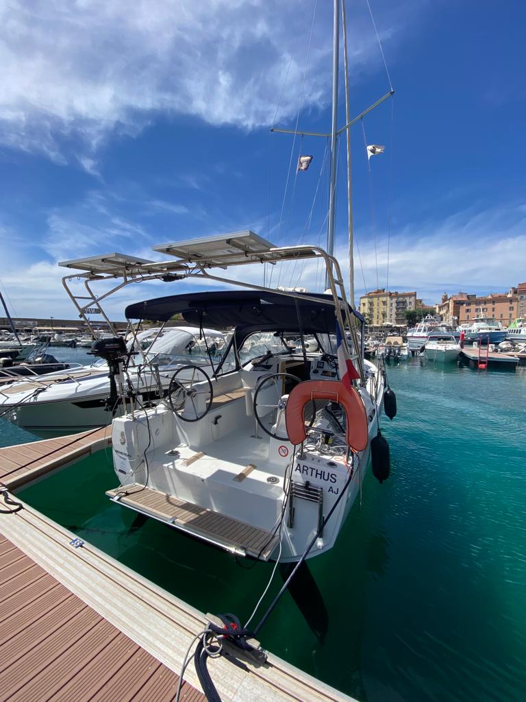 ARTHUS - OCEANIS 30.1 - année 2021 - 2 cabines + 1 sdb ARTHUS - OCEANIS 30.1 - année 2021 - 2 cabines + 1 sdb