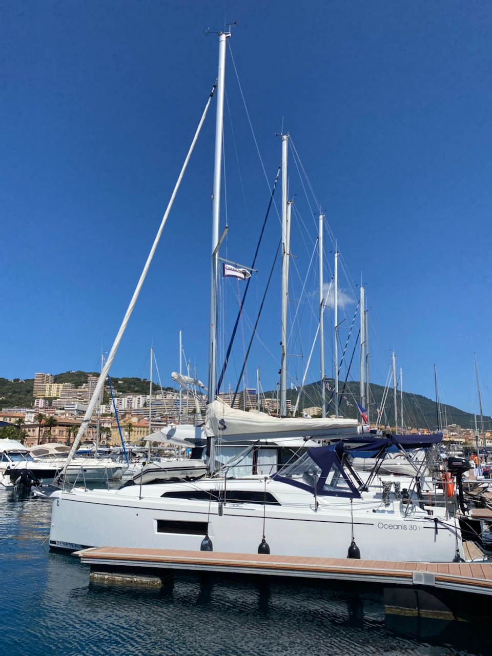 ARTHUS - OCEANIS 30.1 - année 2021 - 2 cabines + 1 sdb ARTHUS - OCEANIS 30.1 - année 2021 - 2 cabines + 1 sdb