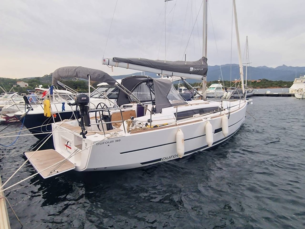 DZAMA -DUFOUR 360 DE 2022 3 CABINES + 1 SDB DZAMA -DUFOUR 360 DE 2022 3 CABINES + 1 SDB